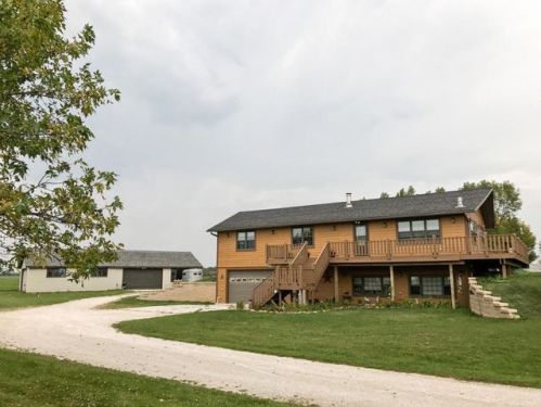 16710 Dairyland Dr, Cleveland, WI 53015-1210