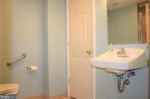 7 Dogwood Dr, Trenton NJ  08648-3205 exterior