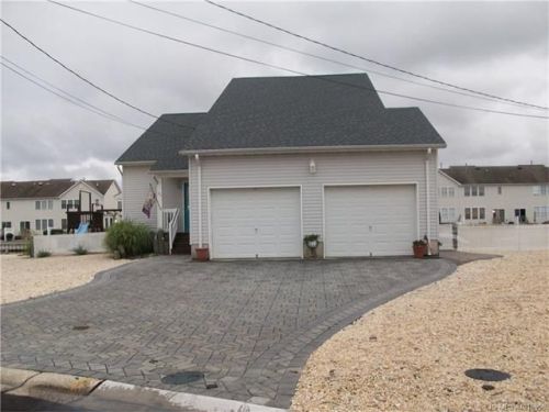 97 Ronald Ave, Berkeley Township, NJ 08721-1402