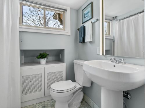 2928 Smt Ave, Milwaukee WI 53211-3440 exterior