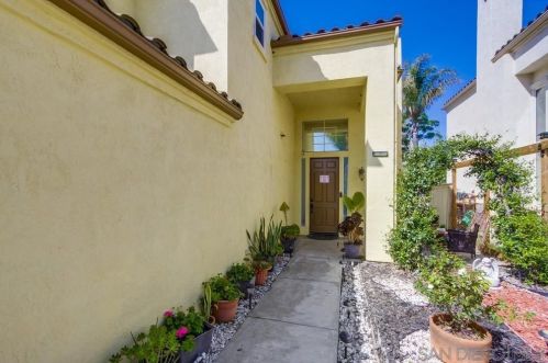 2148 Opal Rdg, Vista, CA 92081-8802