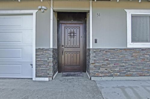 51 Almond Ct, Hollister, CA 95023-3548
