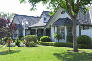 111 Solar Dr, Hanford, CA 93230-1229