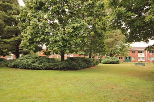2449 Union Blvd, Islip Manor NY  11751-3158 exterior