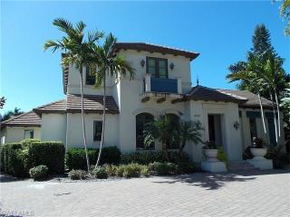 4010 Old Trail Way, Naples FL  34103-3542 exterior