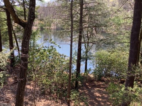 35 Teal Rd, West Milford Lakes, NJ 07480-3829