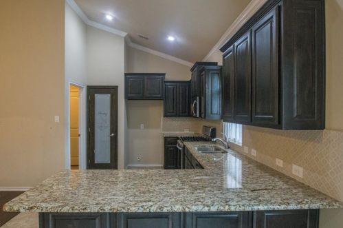 4512 Gunnison Dr, Denton TX  76208 exterior