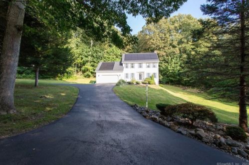 8 Bittersweet Dr, Gales Ferry, CT 06335-1003