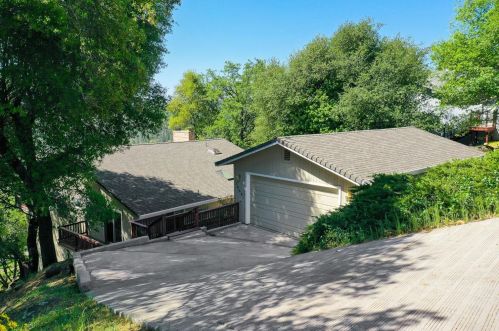 18681 Hummingbird Dr, Lake Wildwood, CA 95946-9692