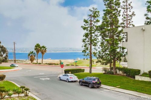 1760 La Playa Ave, San Diego CA 92109-6526 exterior