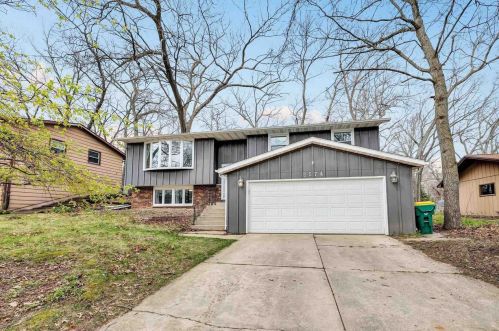 2574 Hazelwood Ln, Green Bay, WI 54304-1954