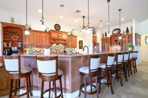 10218 Avonleigh Dr, Bonita Springs FL 34135-7059 exterior