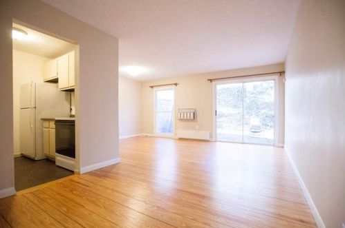 392 Main St, Providence, RI 02903-5721