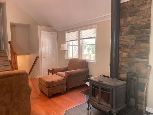 88 Hewlett Dr, Scotts Beach, NY 11789-2913
