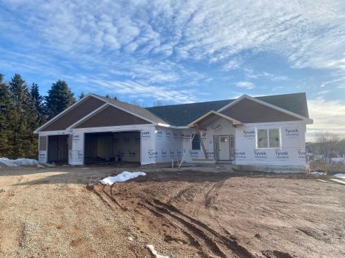 708 Northwood Ct, Manitowoc, WI 54220-1967