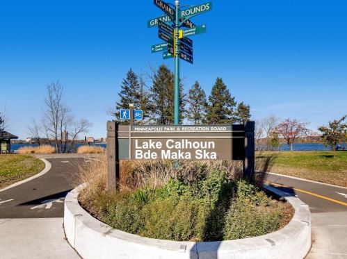 3948 Ewing Ave, Minneapolis MN 55410-1019 exterior