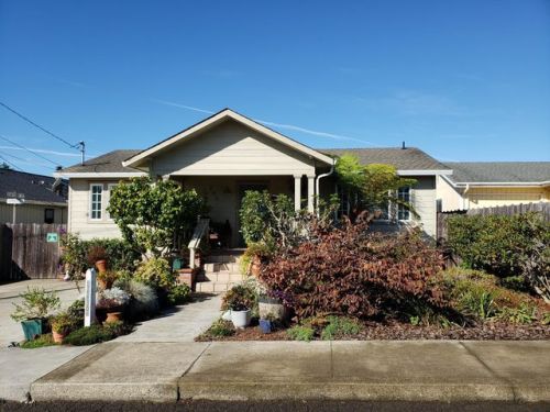 155 Spring St, Fort Bragg, CA 95437-5207