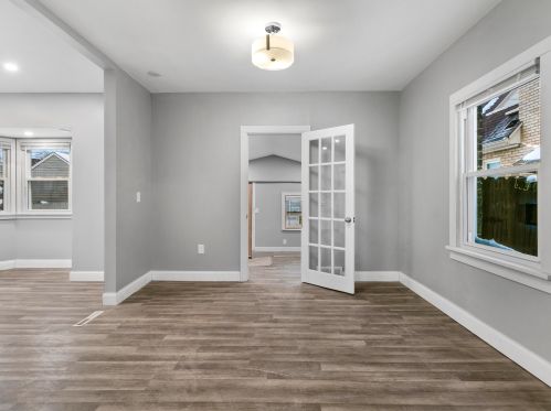 3869 52, Milwaukee WI 53220-3570 exterior