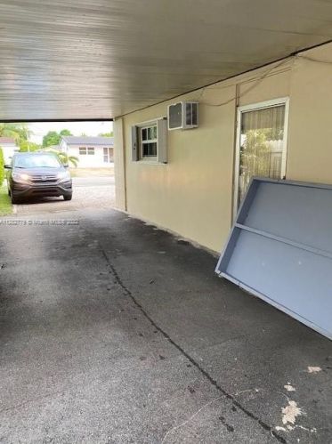 874 70th Pl, Hialeah FL  33014-5220 exterior