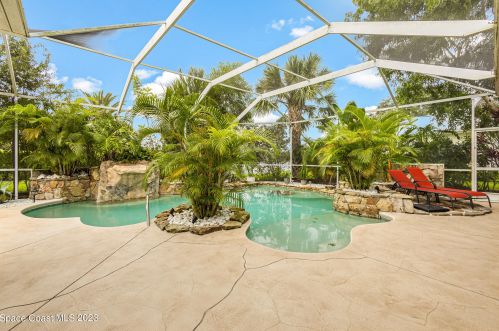 902 Fostoria Dr, Melbourne, FL 32940-1510