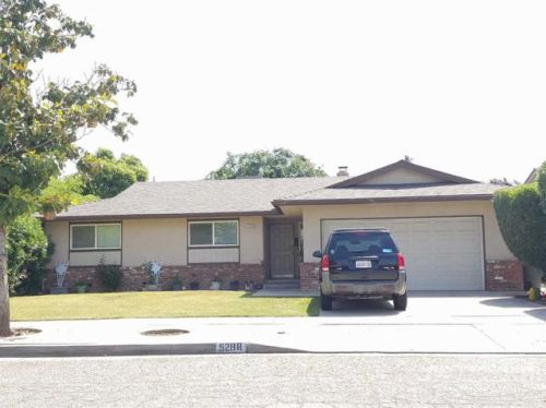 5288 Fisher St, Fresno, CA 93710-7106