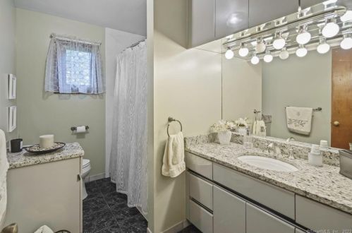 226 Juniper Ridge Dr, Waterbury CT  06708-1912 exterior