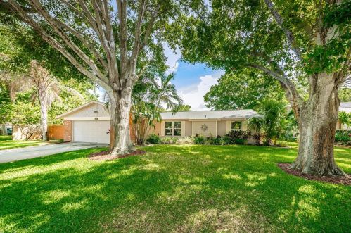 1020 Forest Grove Blvd, Palm Harbor, FL 34683-5505
