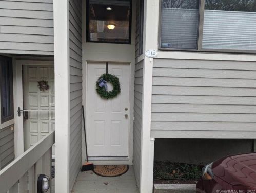114 Sunrise Hill Rd, Norwalk, CT 06851-2114