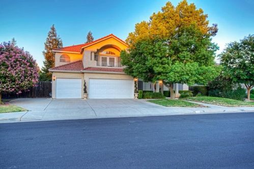 1475 Karen Ave, Clovis, CA 93619-4817