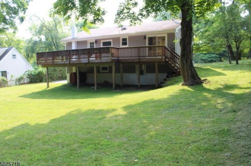 495 Stanhope Rd, Sparta, NJ 07871-2817