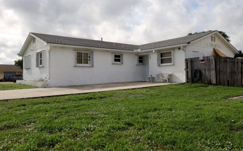 459 Yvonne Dr, West Palm Beach, FL 33406-3176