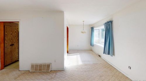 20 Stonington Rd, Norwich CT  06360-4818 exterior