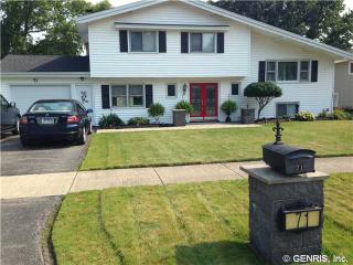 71 Shoreway Dr, Rochester, NY 14612-1223