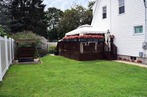 230 Division Ave, Huntington, CT 06484-3239