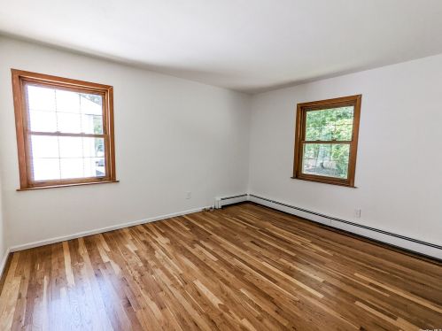 17 Torwood Ct, Huntington Station NY  11746-3811 exterior