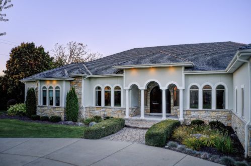 1410 Bristlecone Dr, Chenequa WI  53029-8653 exterior