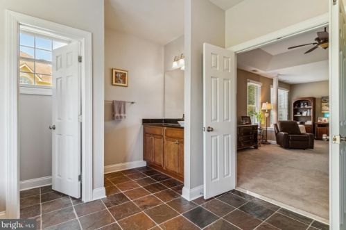 8373 Pedigrue Ct, Gainesville VA  20155-3240 exterior