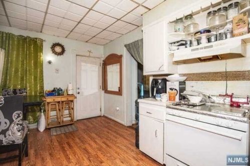 144 Main St, Ridgefield Park NJ  07660-1256 exterior