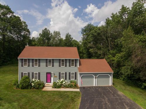 4 Brentwood Ave, Nashua, NH 03063-2820