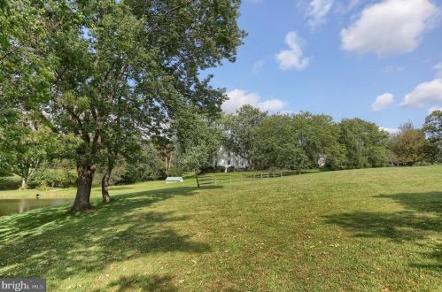 6411 Devonshire Hts Rd, Harrisburg PA 17111-4818 exterior