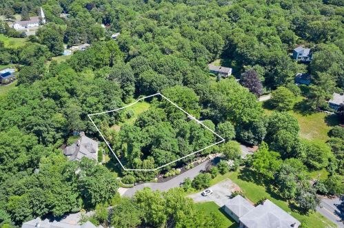 254 Shore Rd, Mount Sinai, NY 11766-1224