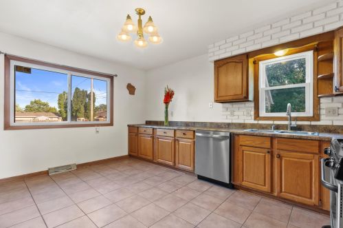 5050 20th St, Milwaukee WI 53233-2506 exterior