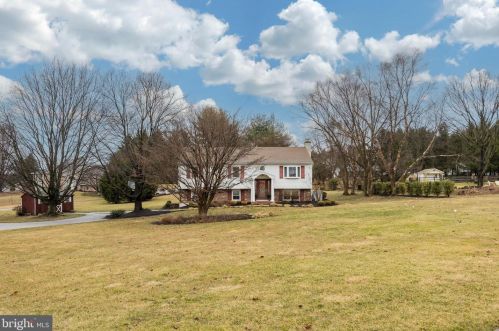 125 Clearview Dr, Downingtown, PA 19335-1101
