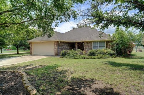 7971 Nine Mile Bridge Rd, Fort Worth, TX 76135-9001