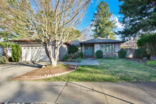 2413 Horseshoe Dr, Santa Rosa, CA 95405-8141