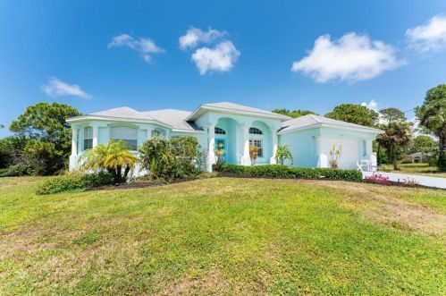 1072 Rotonda Cir, Placida, FL 33947-1839