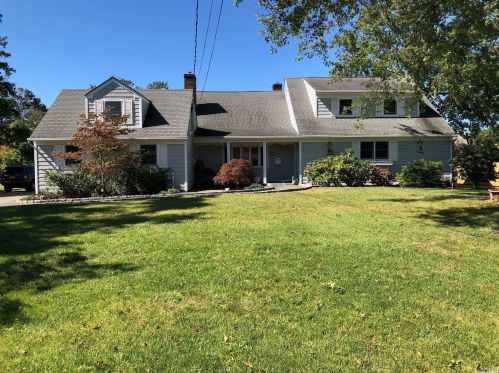 226 Tahlulah Ln, West Islip, NY 11795-4627