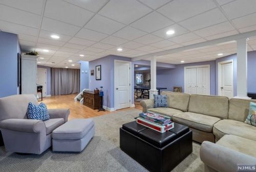 220 Allendale Ave, Allendale NJ  07401-1725 exterior