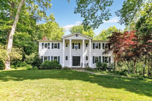 22 Clarion Pl, Bridgeport, CT 06611-3221