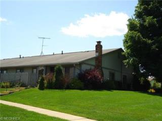 985 Kirkwall Dr, Akron, OH 44321-1755
